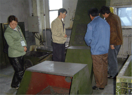 101.6節(jié)距刮板排屑機(jī)使用在剎車片公司車削車間切屑集中輸送現(xiàn)場(chǎng)